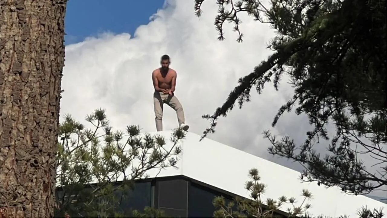 Urfalı İnşaat İşçisi Alacağını Alamayınca Çatıya Çıktı